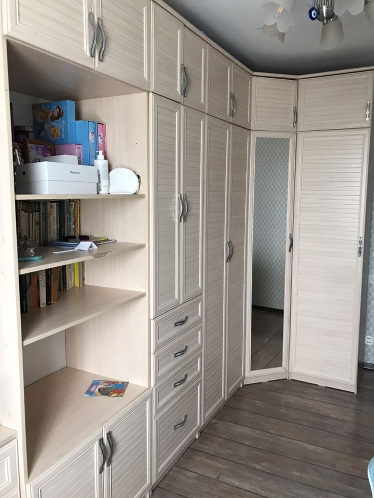 Продаю гарнитур подростковый