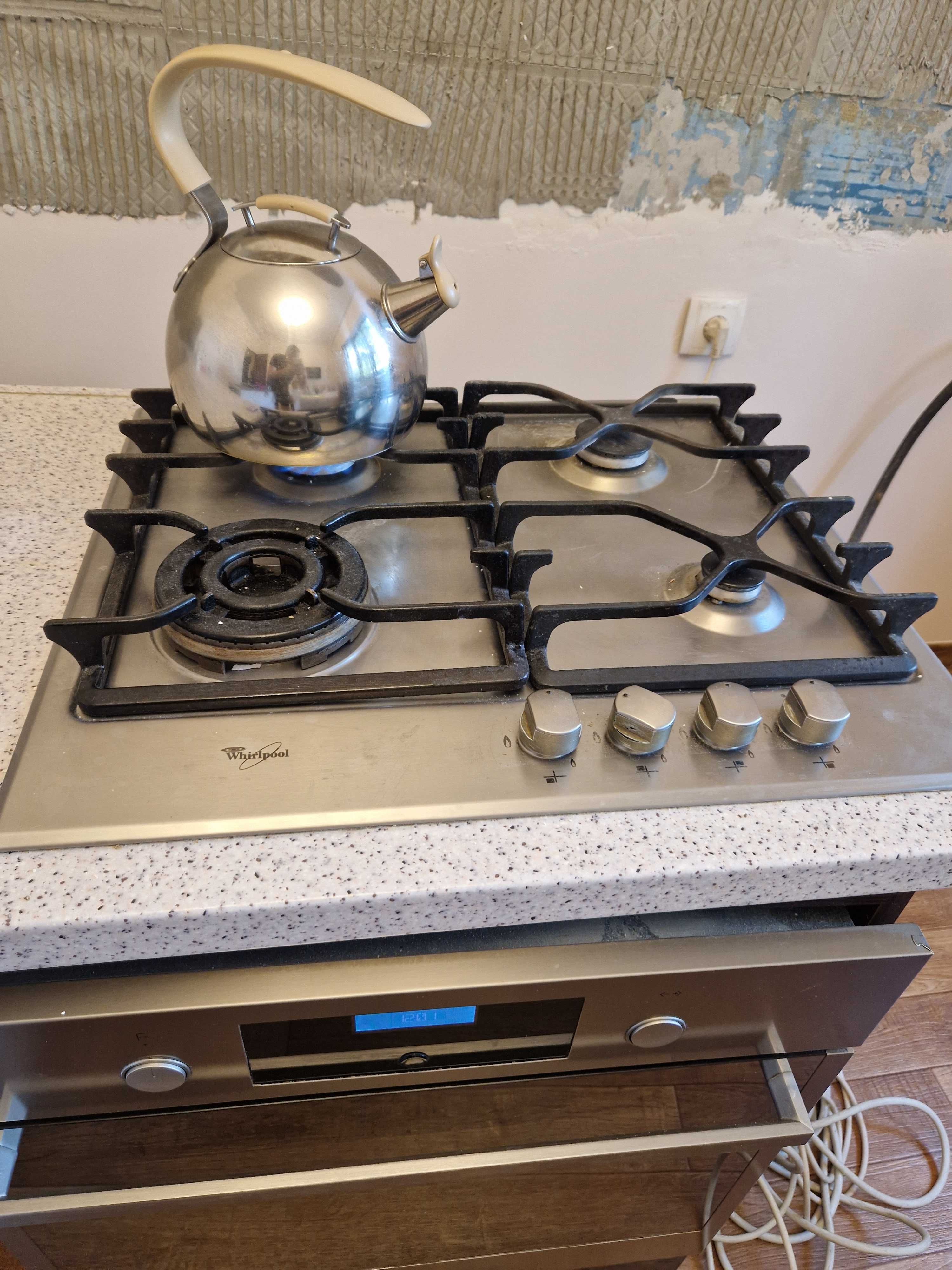 Продается газовая плита для кухни в хорошем состоянии Whirlpool