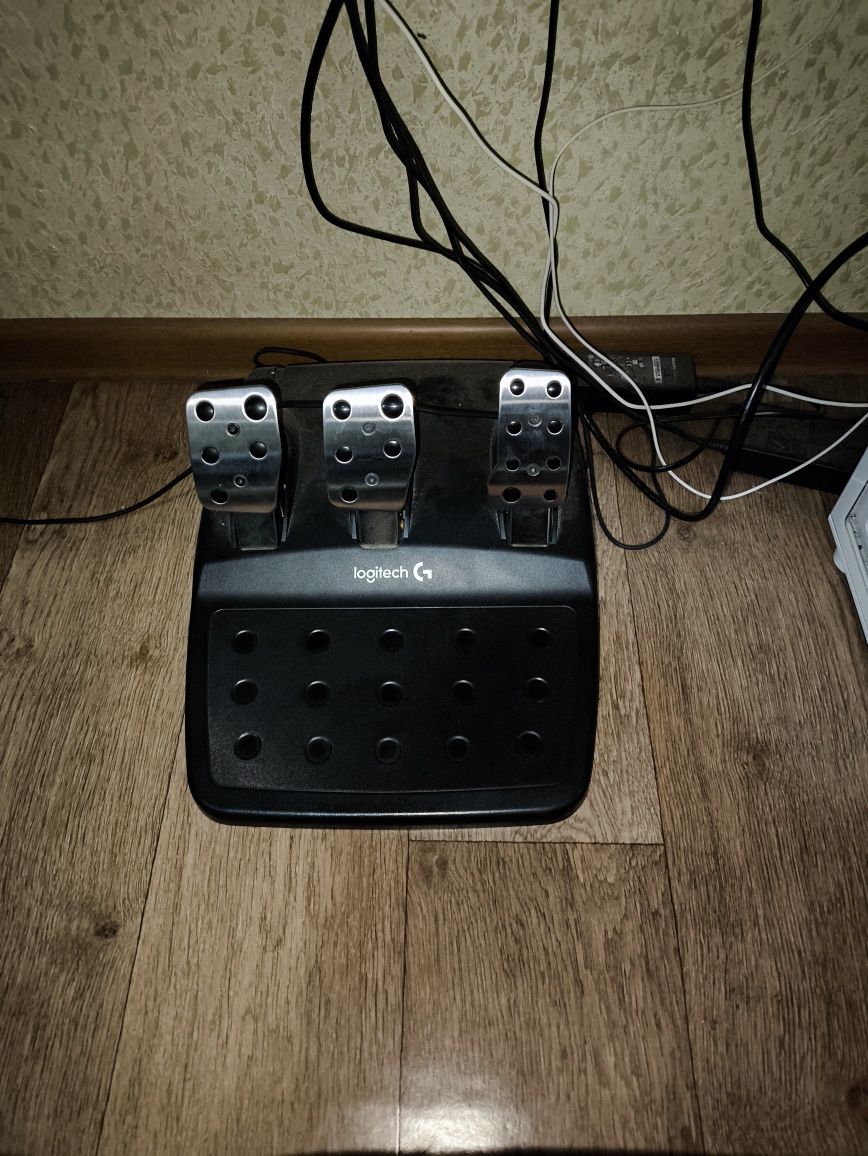 Продам руль Logitech g29