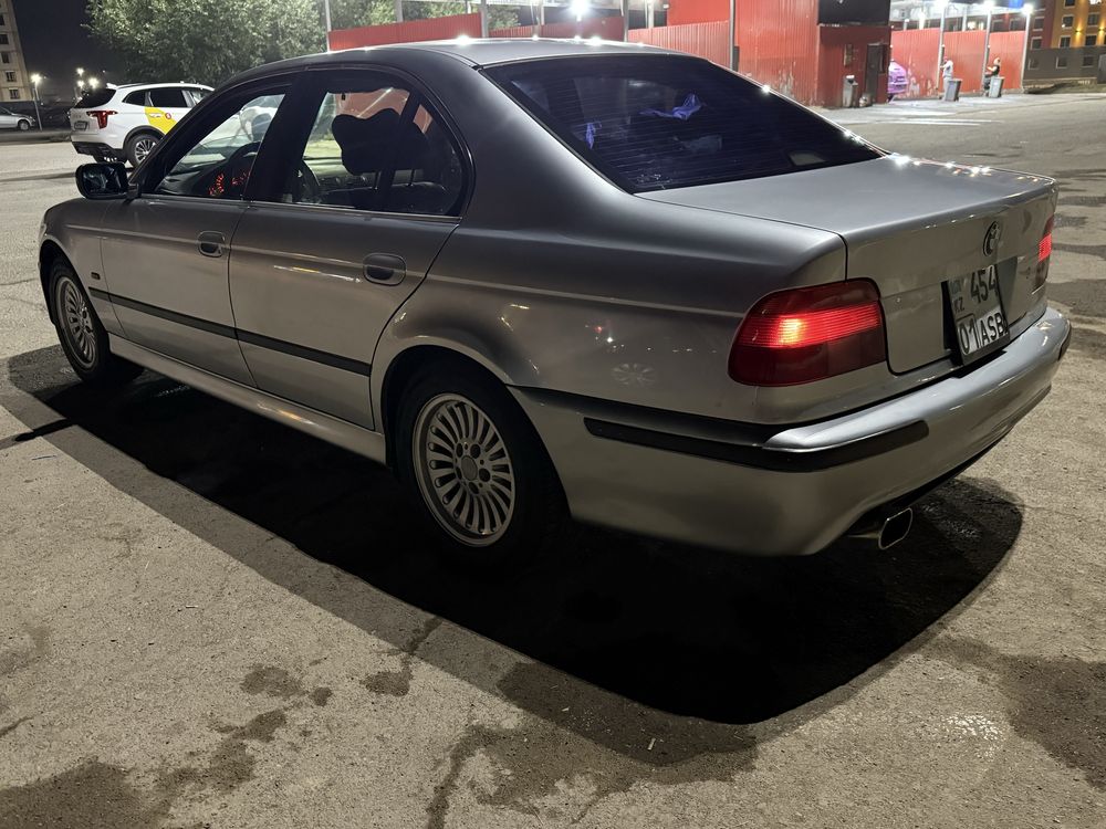 Продам е39 2000 г 3 куб