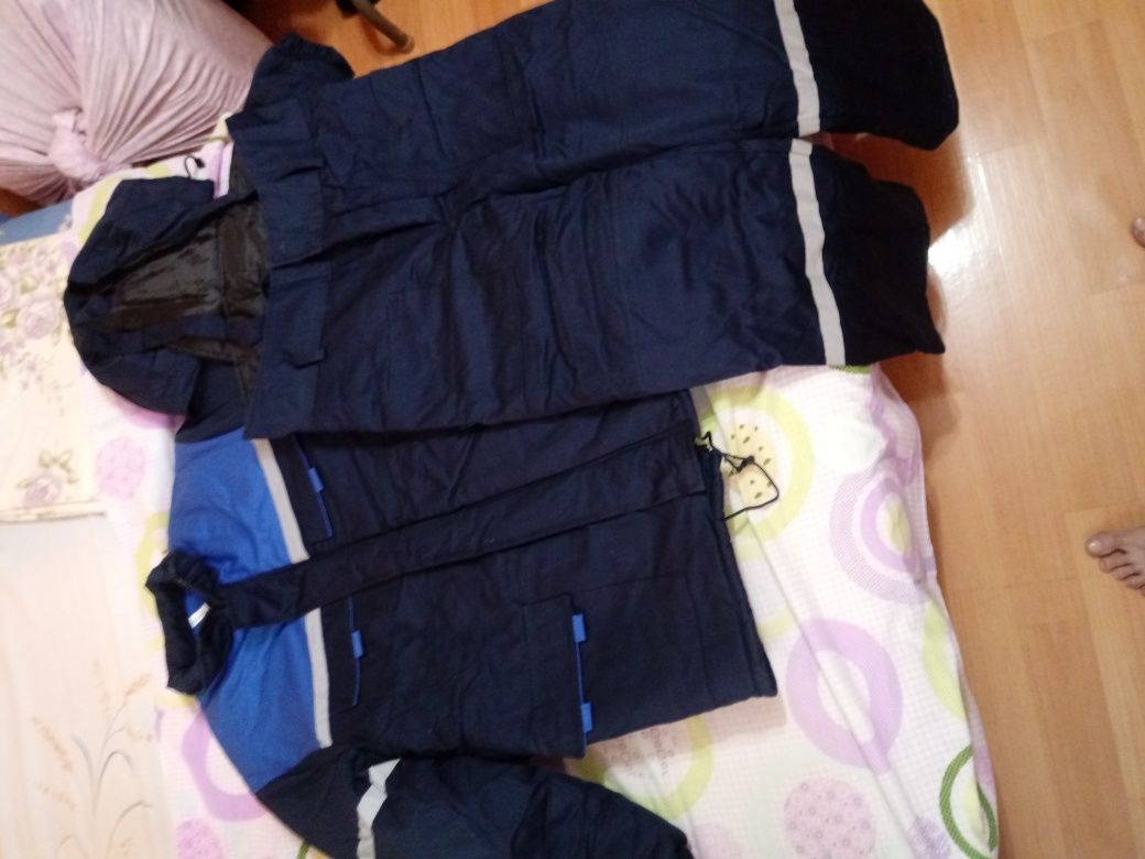 Продам зимнюю спец. одежду, новые резиновые сапаги. 40-41размер