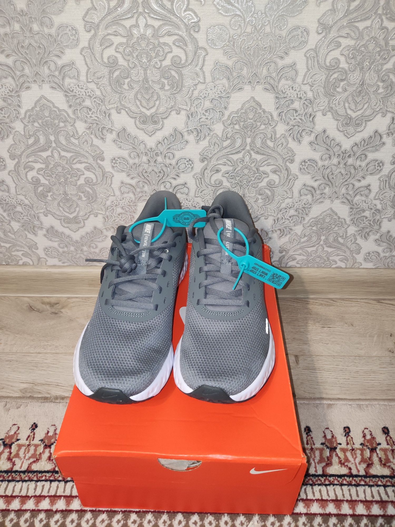 Распродажа Nike revolution 5 размеры 40 / 40.5 / 41  Найки оригинал