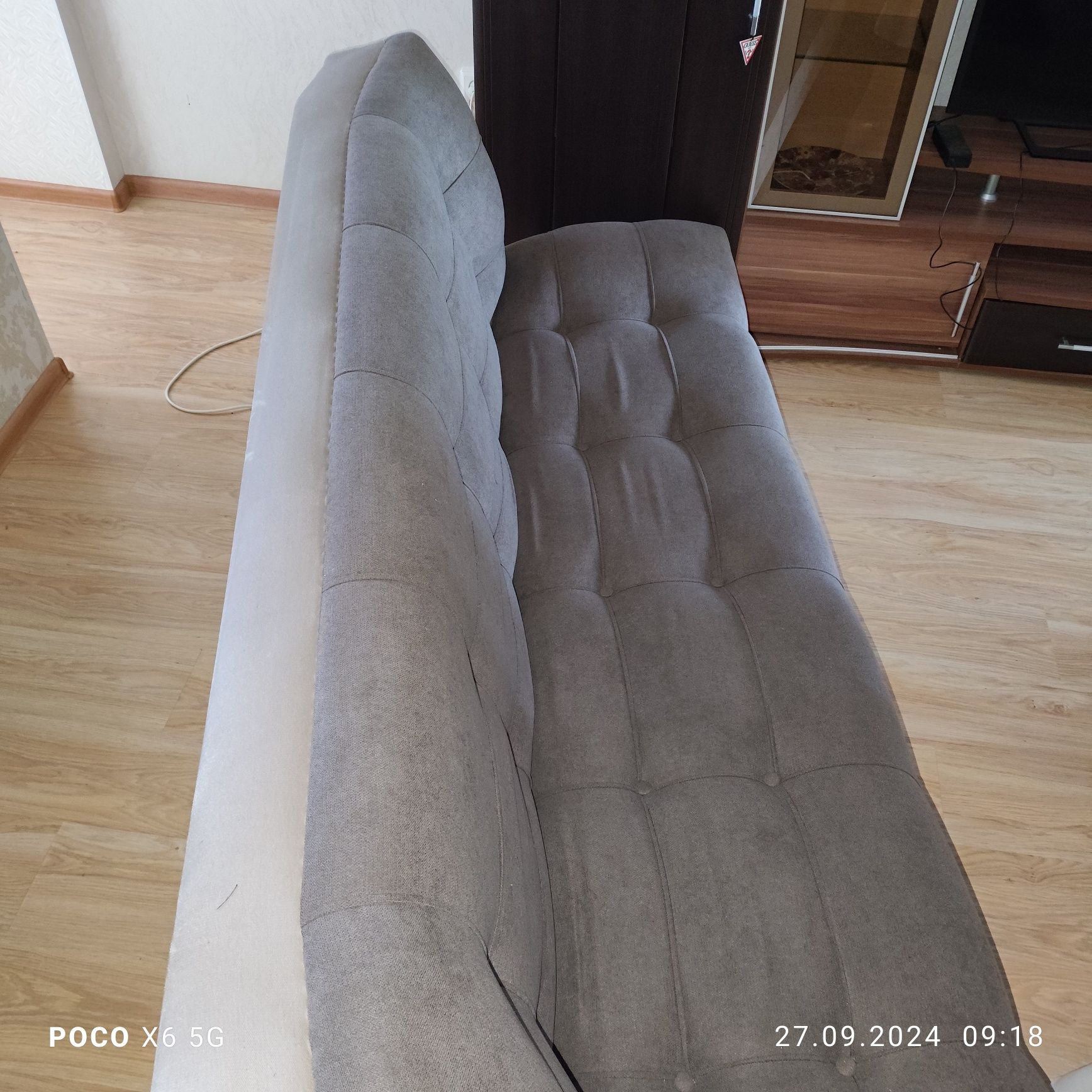 Продам диван новый, с чехлом