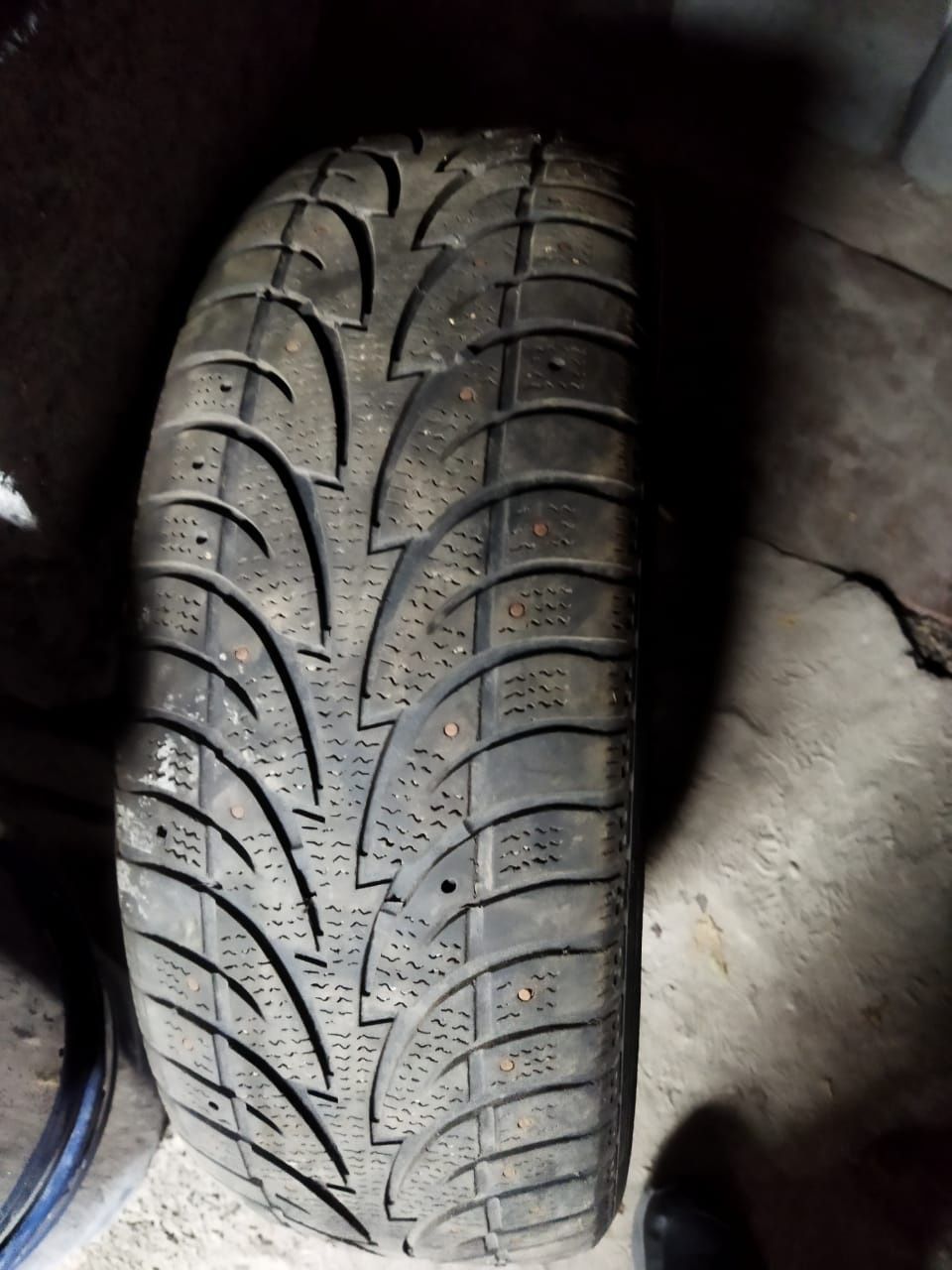 Экибастуз.  Шины зимние 235/75 R15