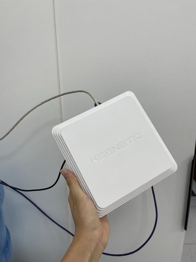 Wi-Fi роутер Keenetic Orbiter Pro KN-2810