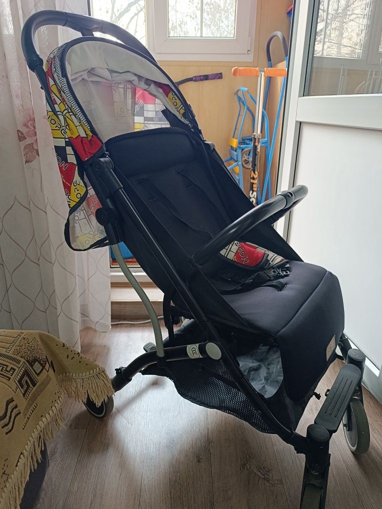 Продам б/у детскую прогулочную коляску
