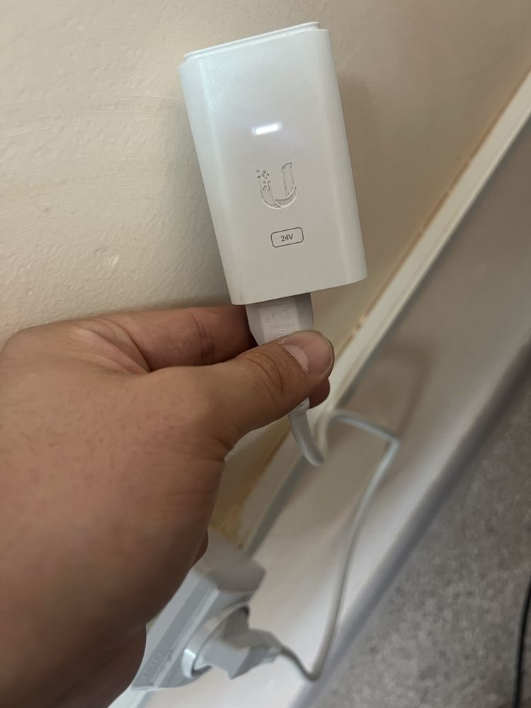 Блок питания Ubiquiti POE-24 24В 1.0A Gigabit белый