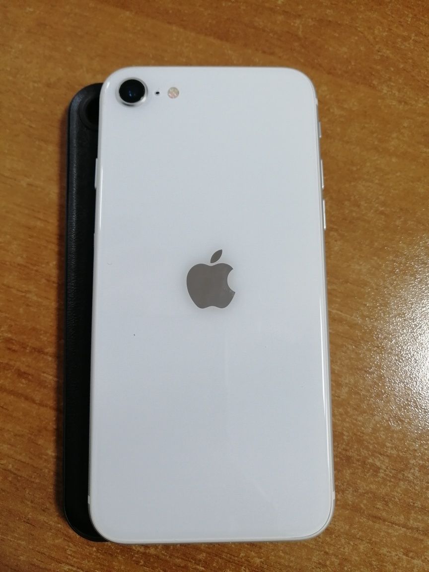 Продам IPhone 8.