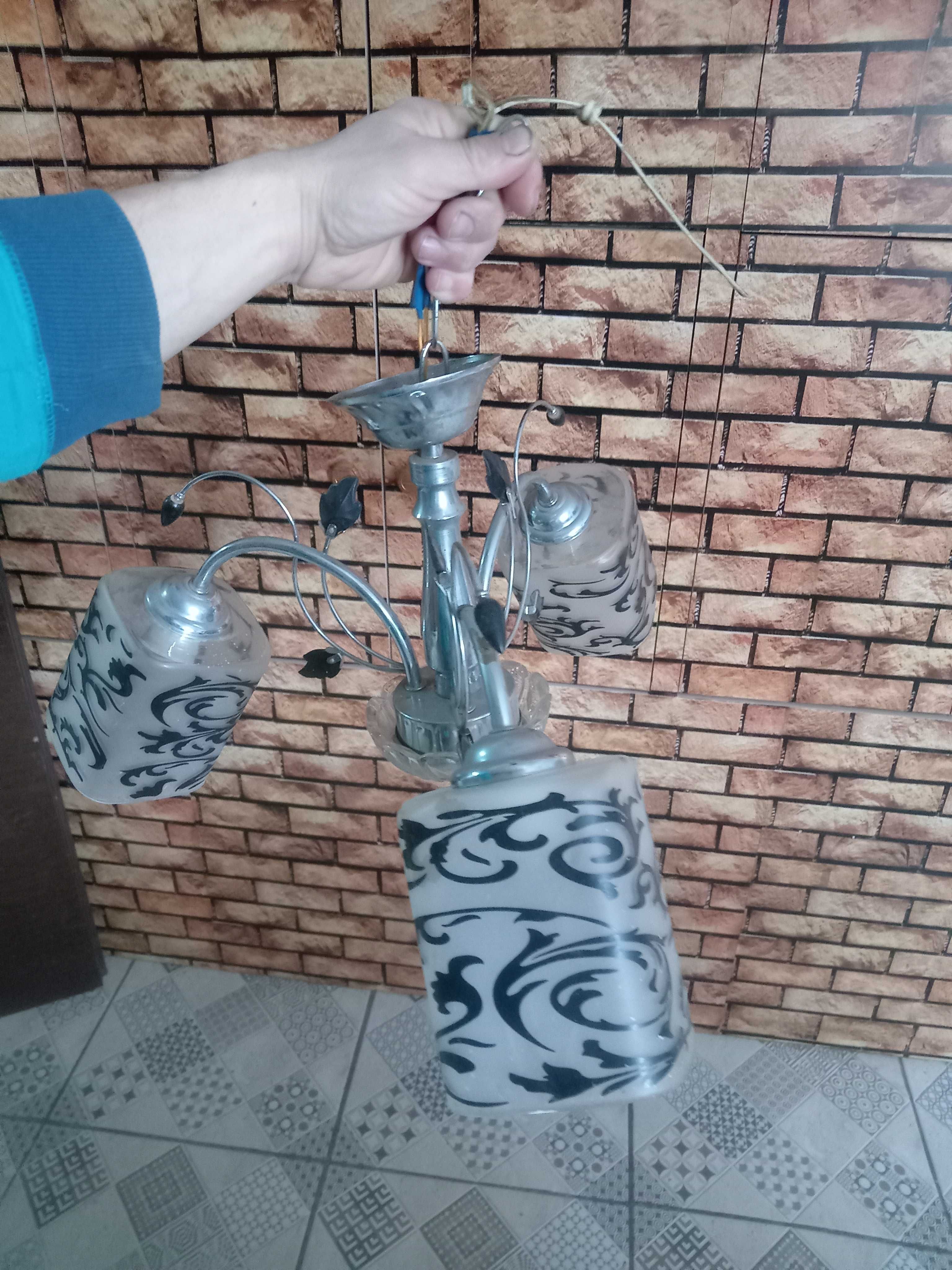 Продам люстру 5000тг