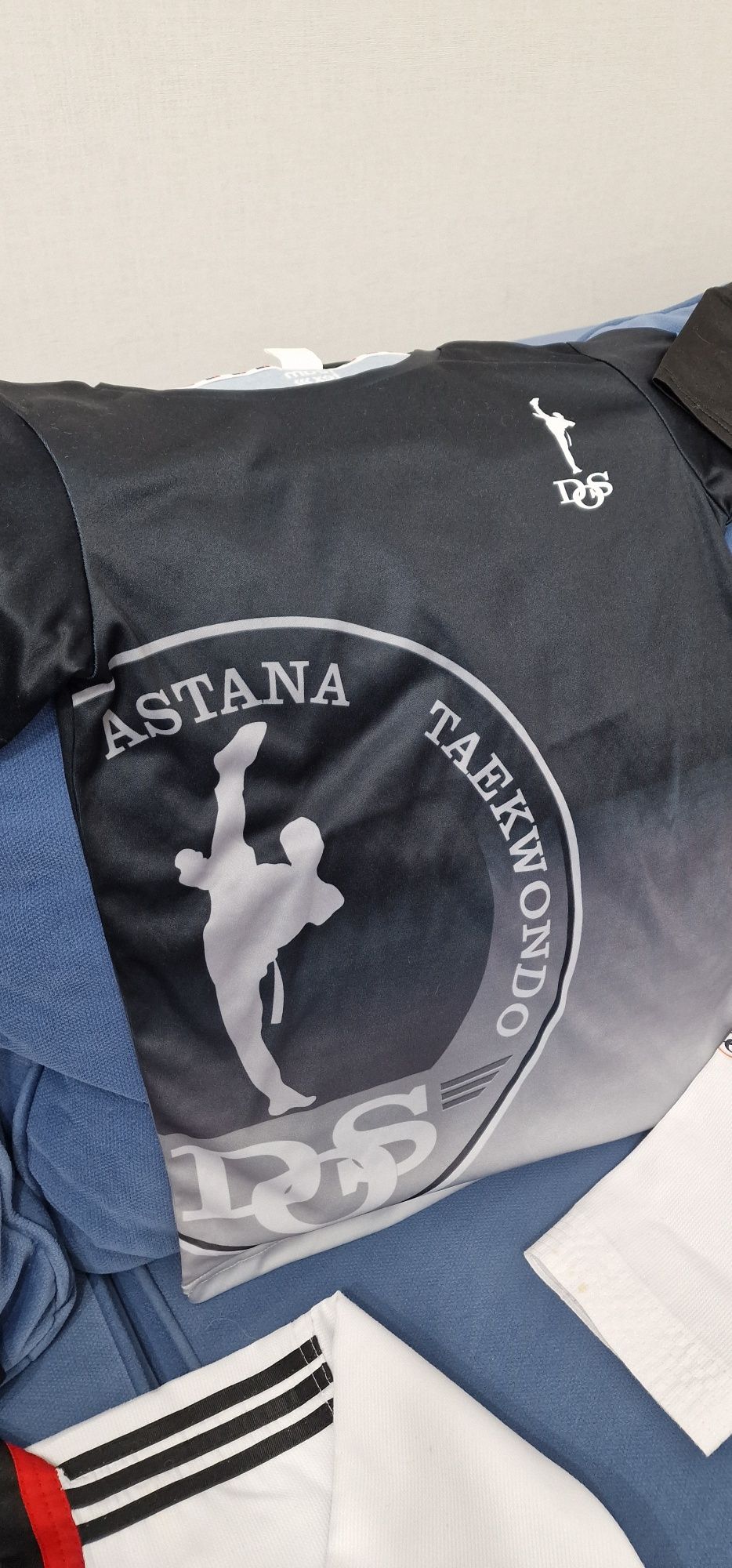 Продам форму для  TAEKWONDO
