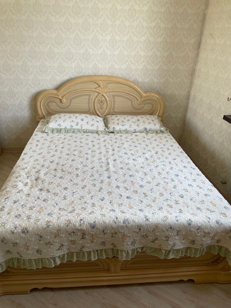 Продам спальный гарнитур