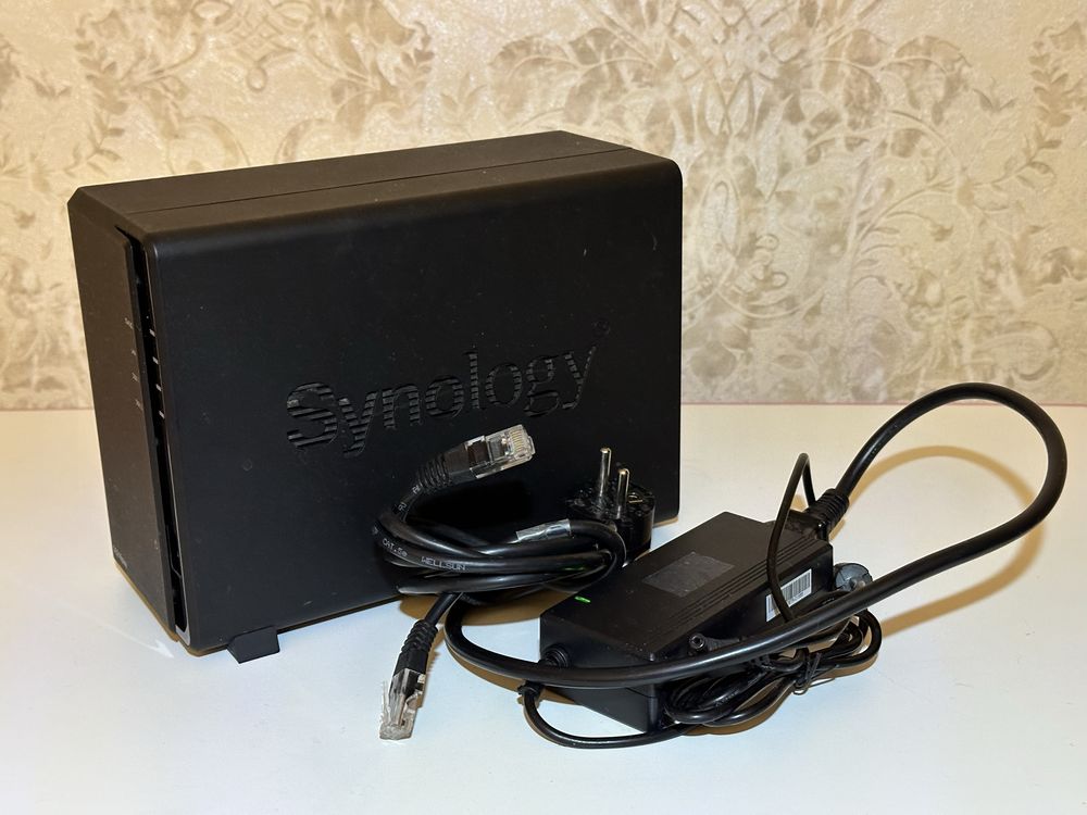 Сетевое хранилище Synology DS218play
