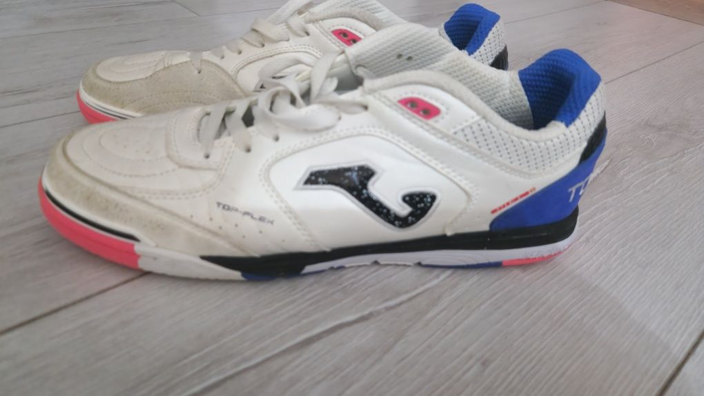 Футзалки Joma, Top-Flex в белой расветке. Одевал 3 недели чисто в зал.