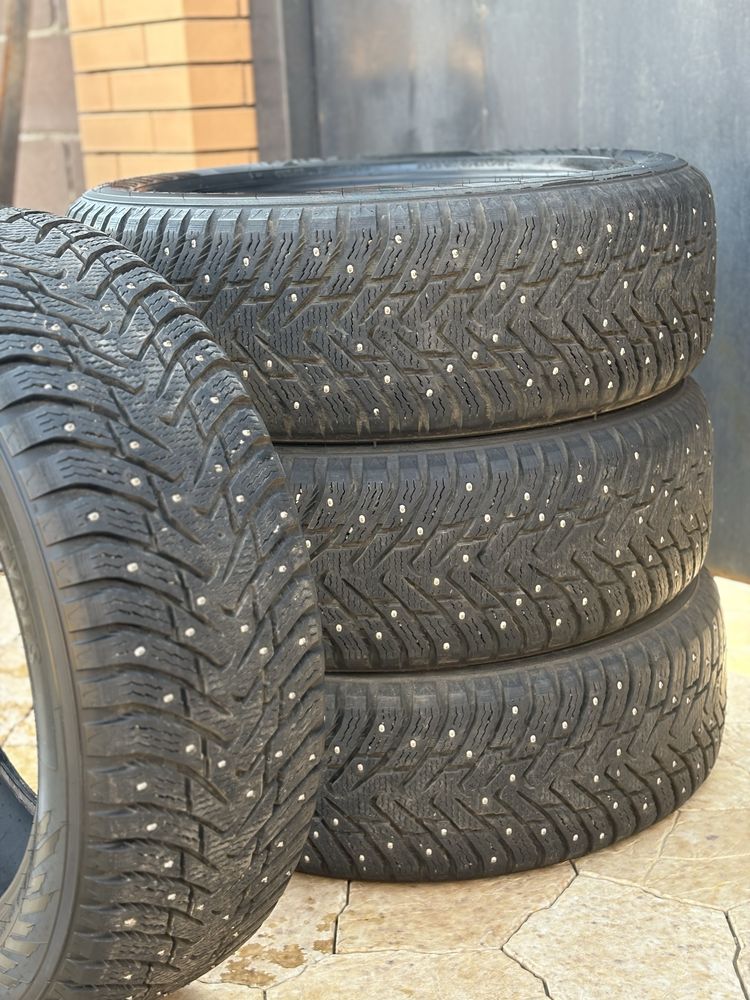 Продам 235 55 R19 зимние шипованные