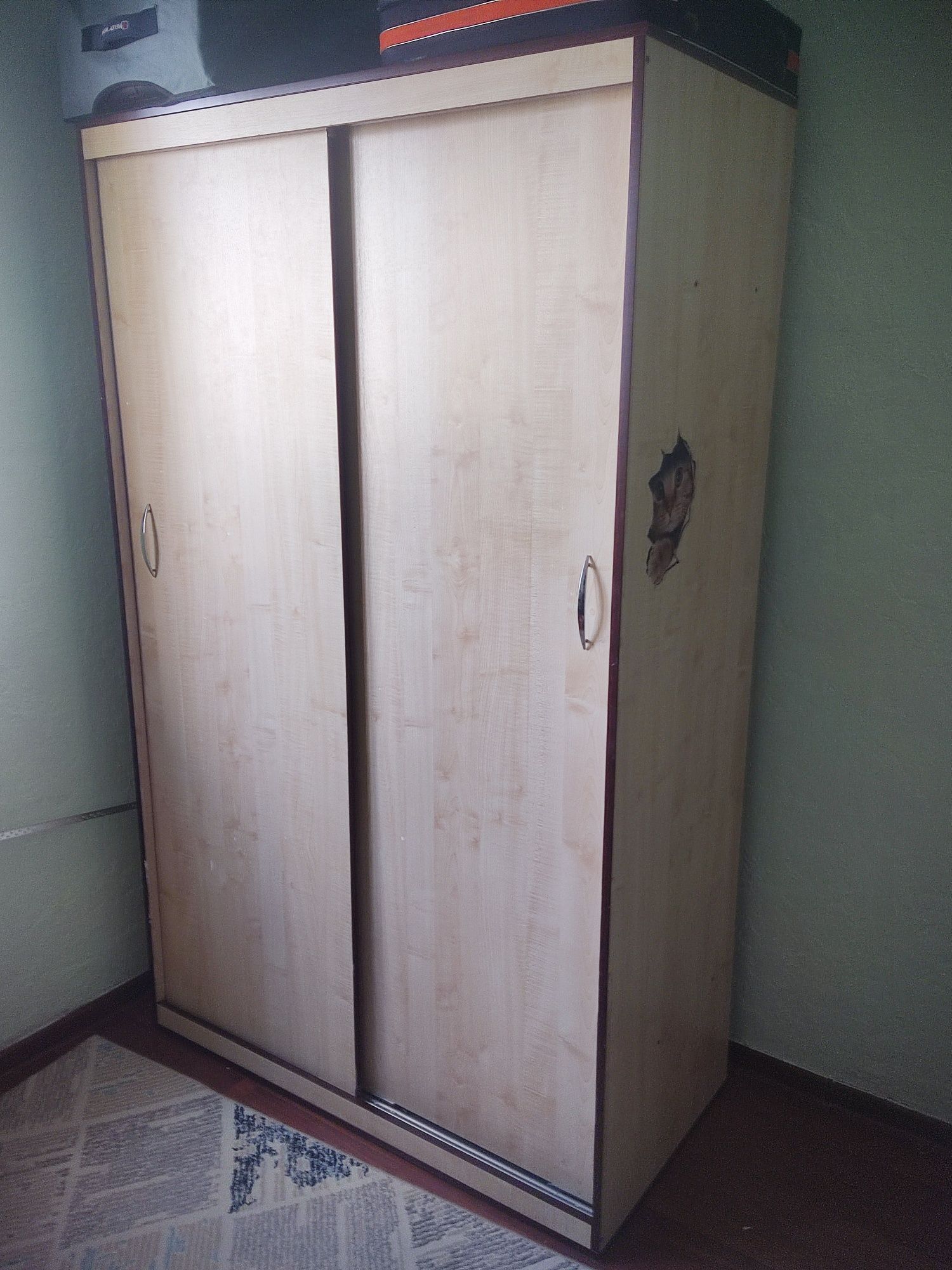 Продам Шкаф бежевый