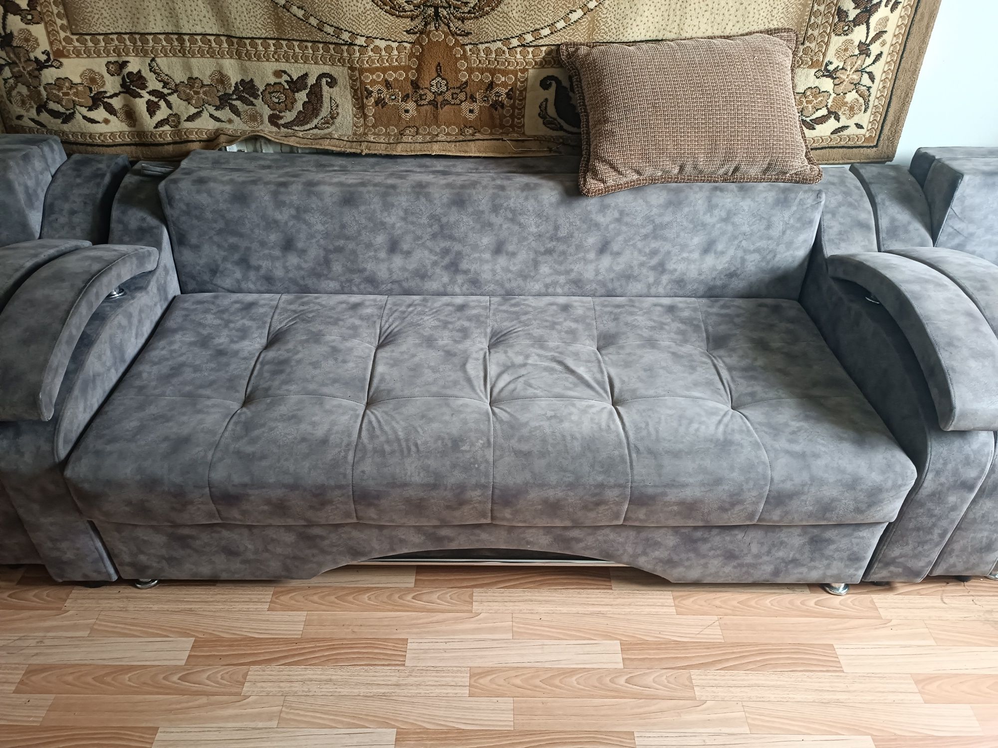 Продам диван и кресло