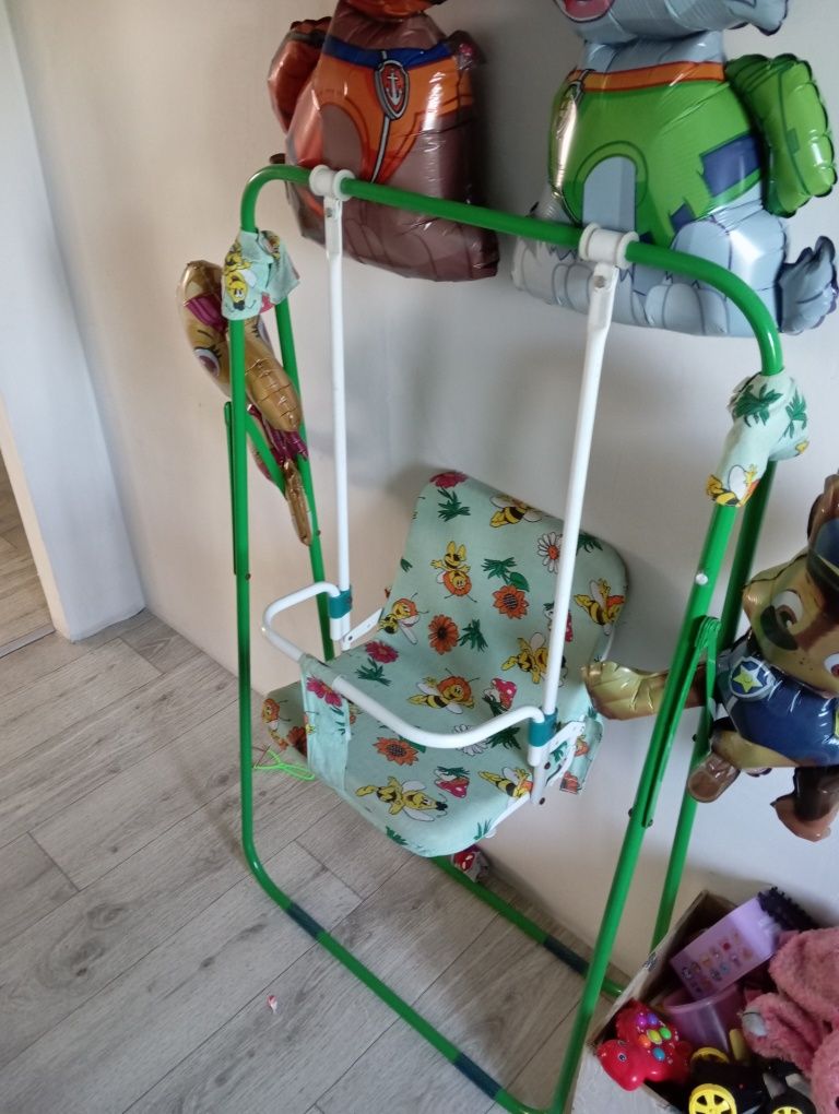 Продаю детскую качелю