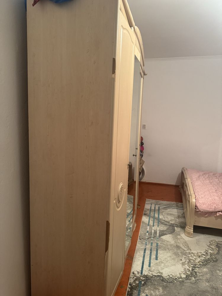 Продается кровать и шифоньер б/у