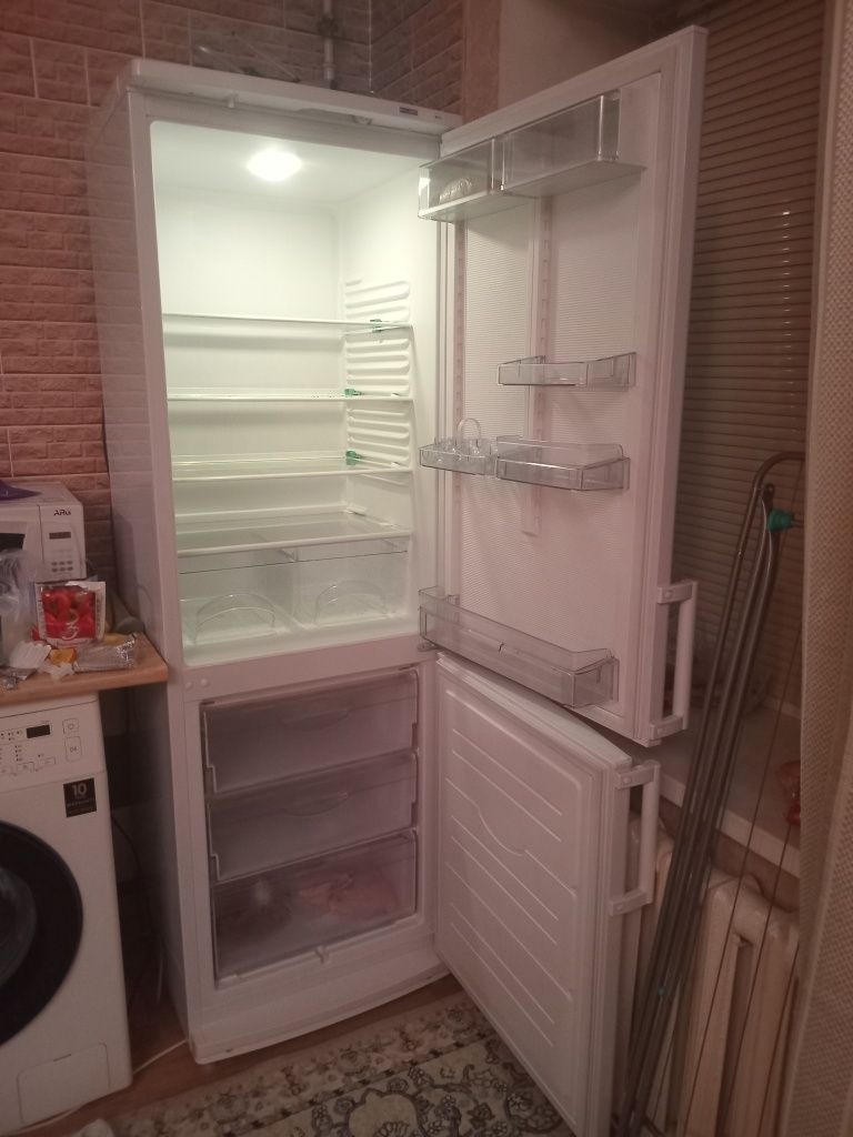 Холодильник 180000