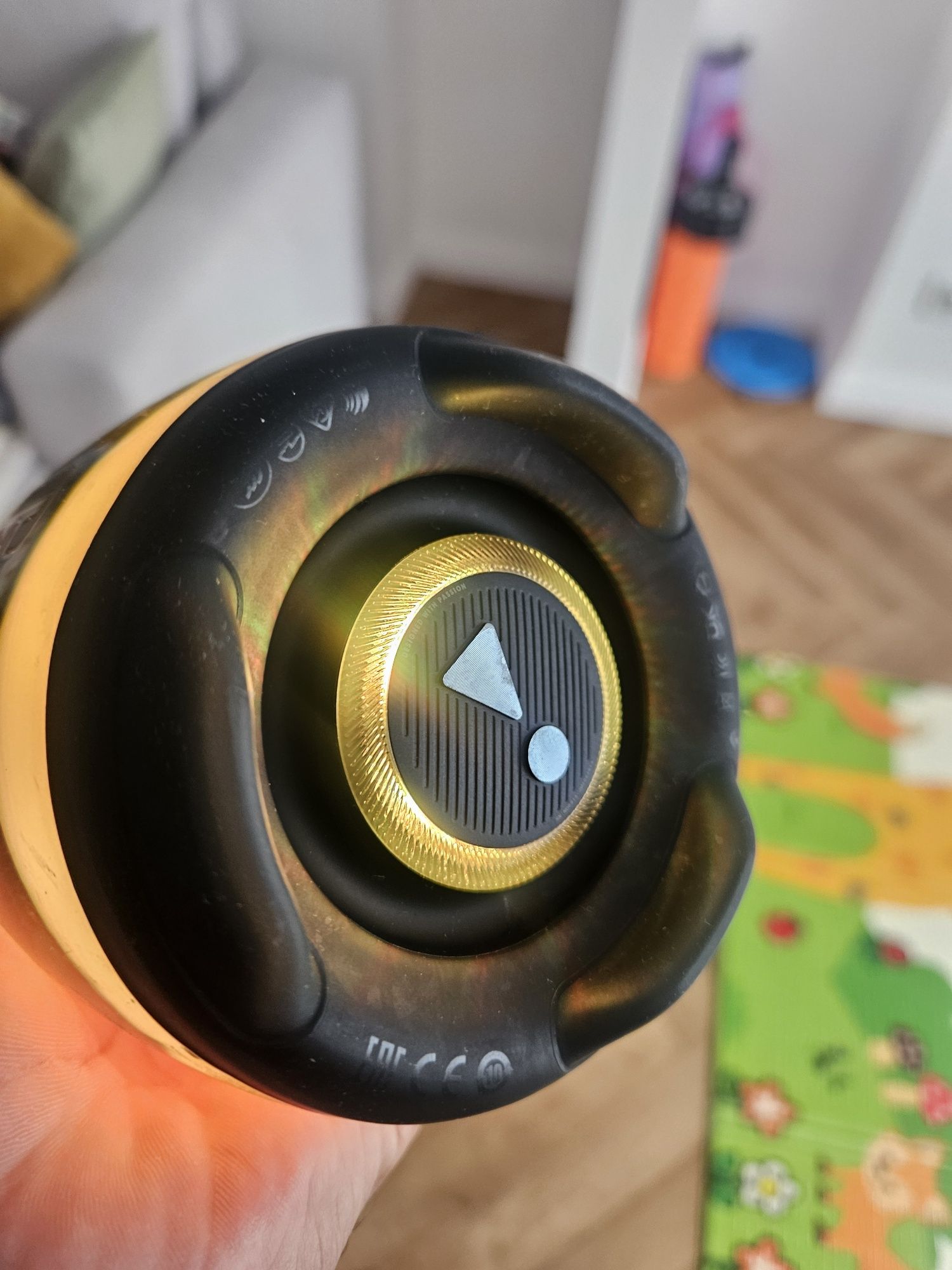 Продам колонки JBL Pulse 5