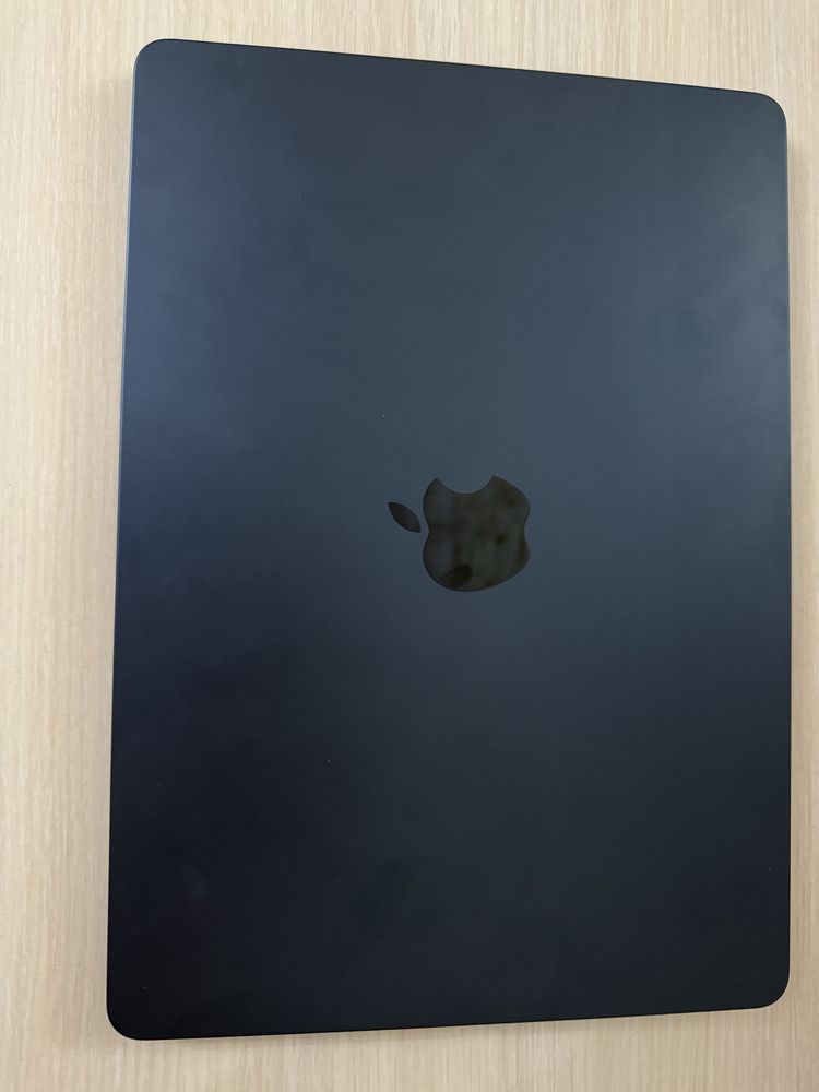 Продаю Macbook в новом состоянии состояние аккумулятора заряда 100%