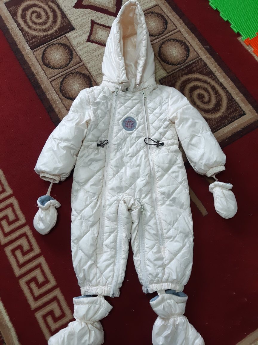 Продам демисезонный комбинезон