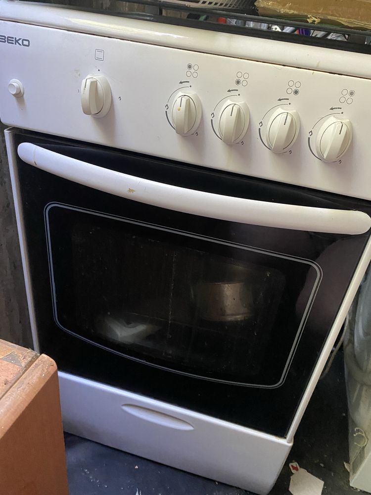 Продам газ плиту.