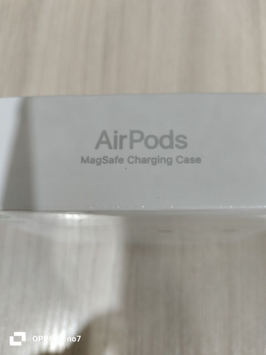 AirPods наушники