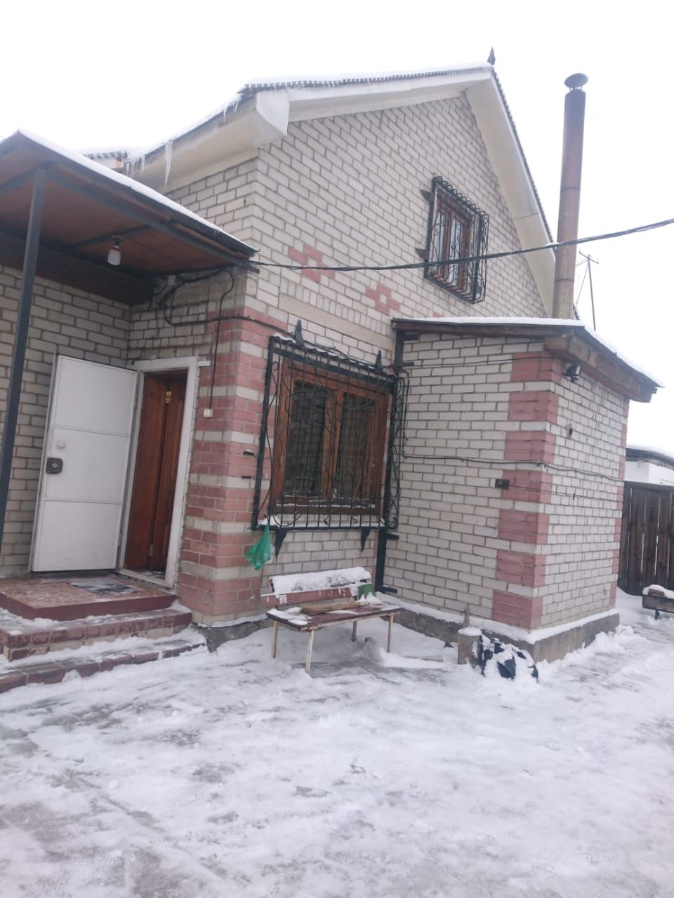 Продам двух уровневый дом на Мирном !