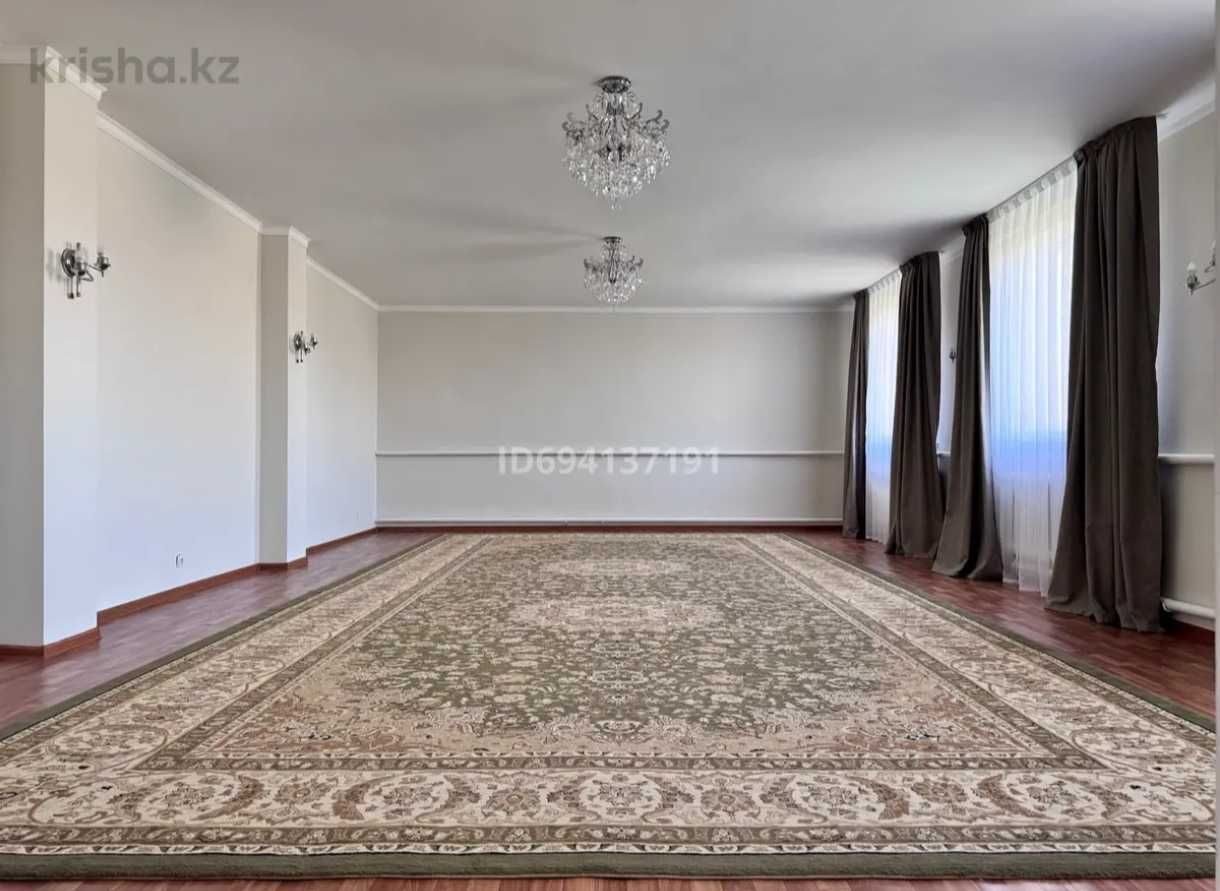 Жеке тұрған үй 300 м²