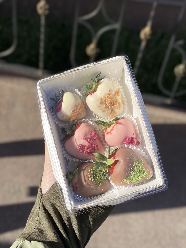 Свежие клубника в шоколаде Алматы клубника доставка есть
