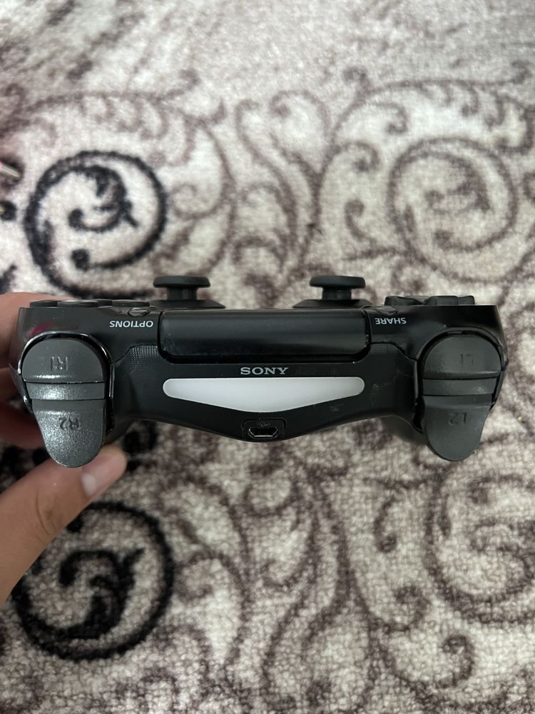 Продаю оригинальный джойстик DualShock 4 для PS4