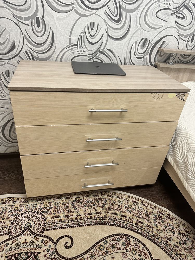 Продам спальный гарнитур