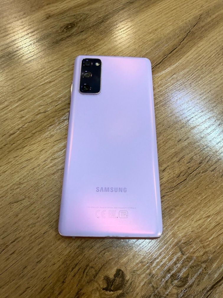 Samsung S20 FE розовый