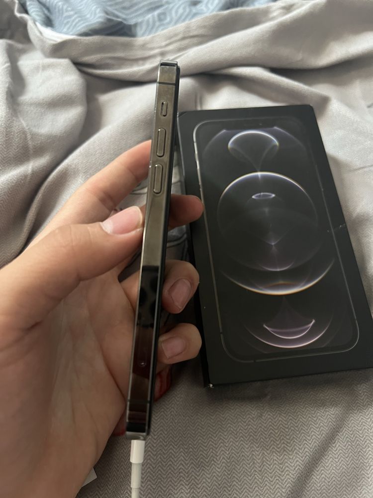 iPhone 12 Pro в идеальном состьянии