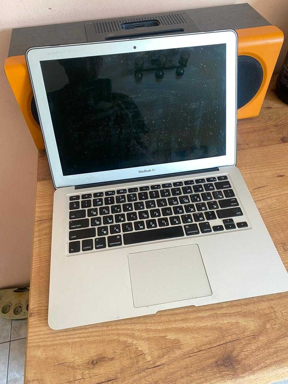 MacBook Air (13,3)