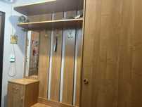 Продам прихожую в хорошем состояние .большой шкаф купе и вешалка