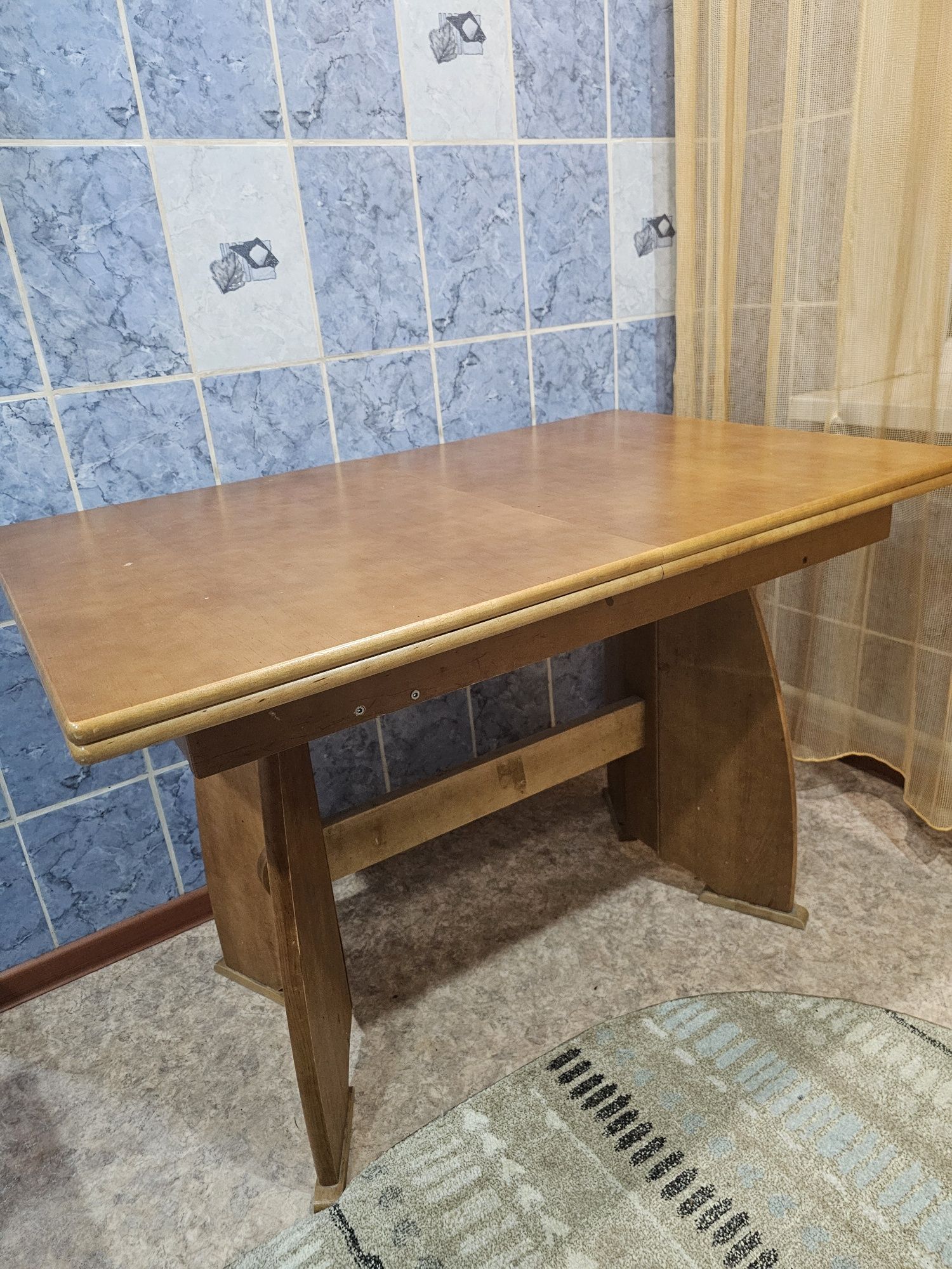 Продам стол деревянный,раздвижной