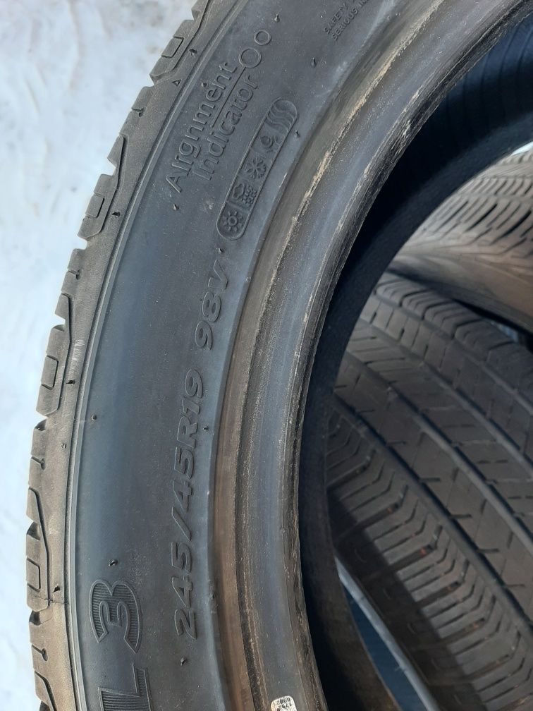 Продам шины 245/45/19