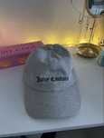 кепка от бренда juicy couture