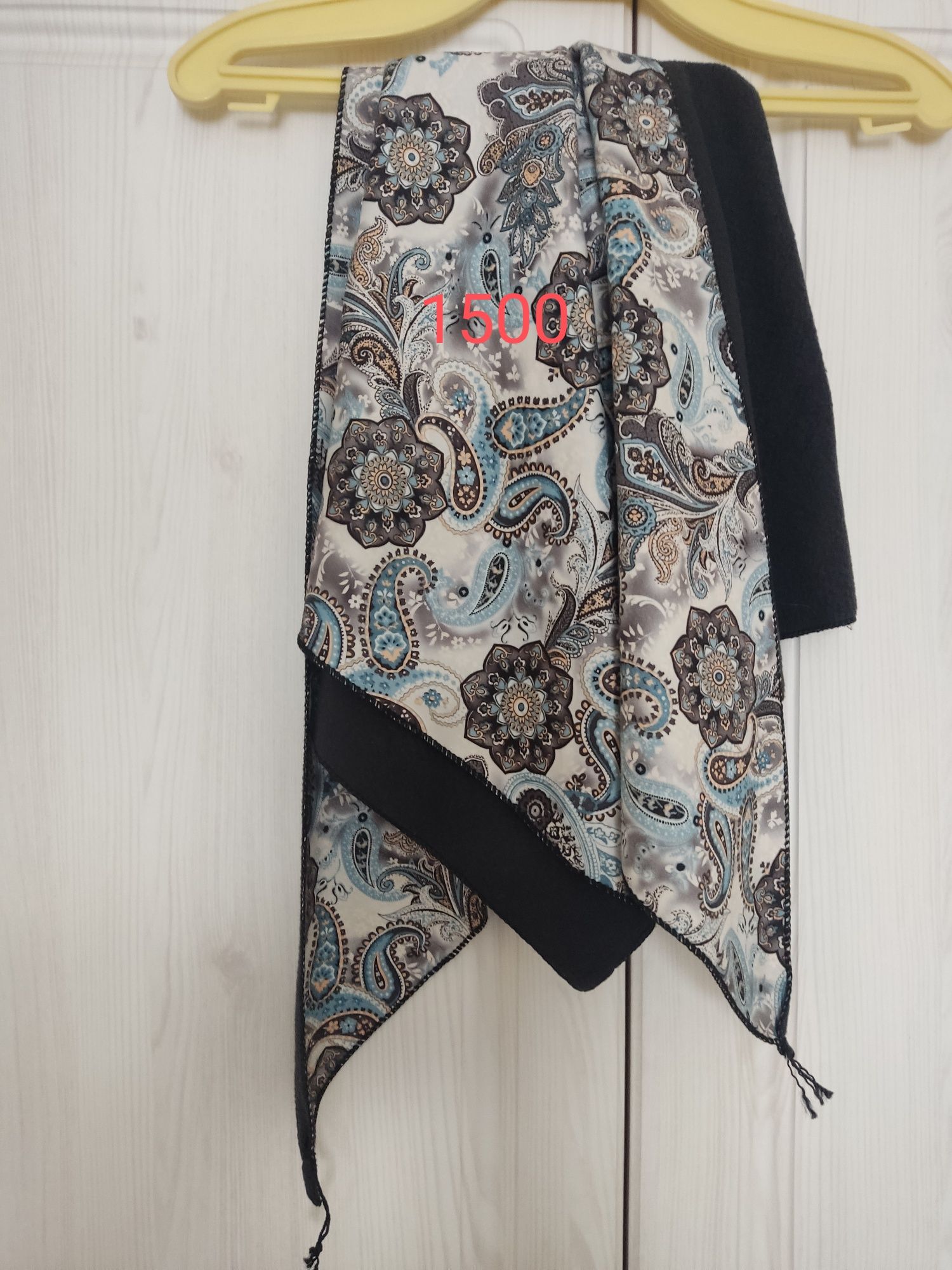Продам 2 палантина и платок