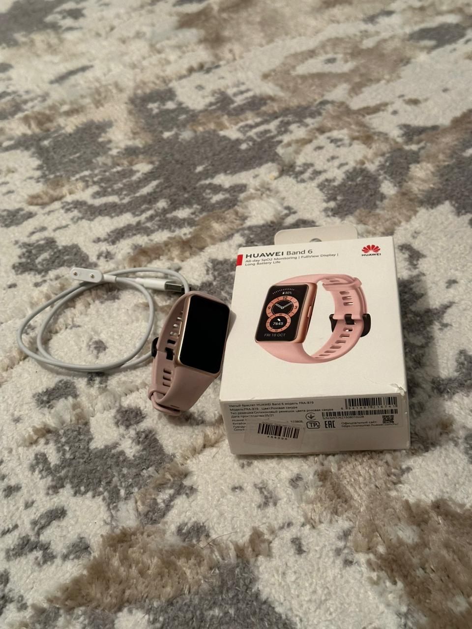 Продам смарт часы Huawei Band 6