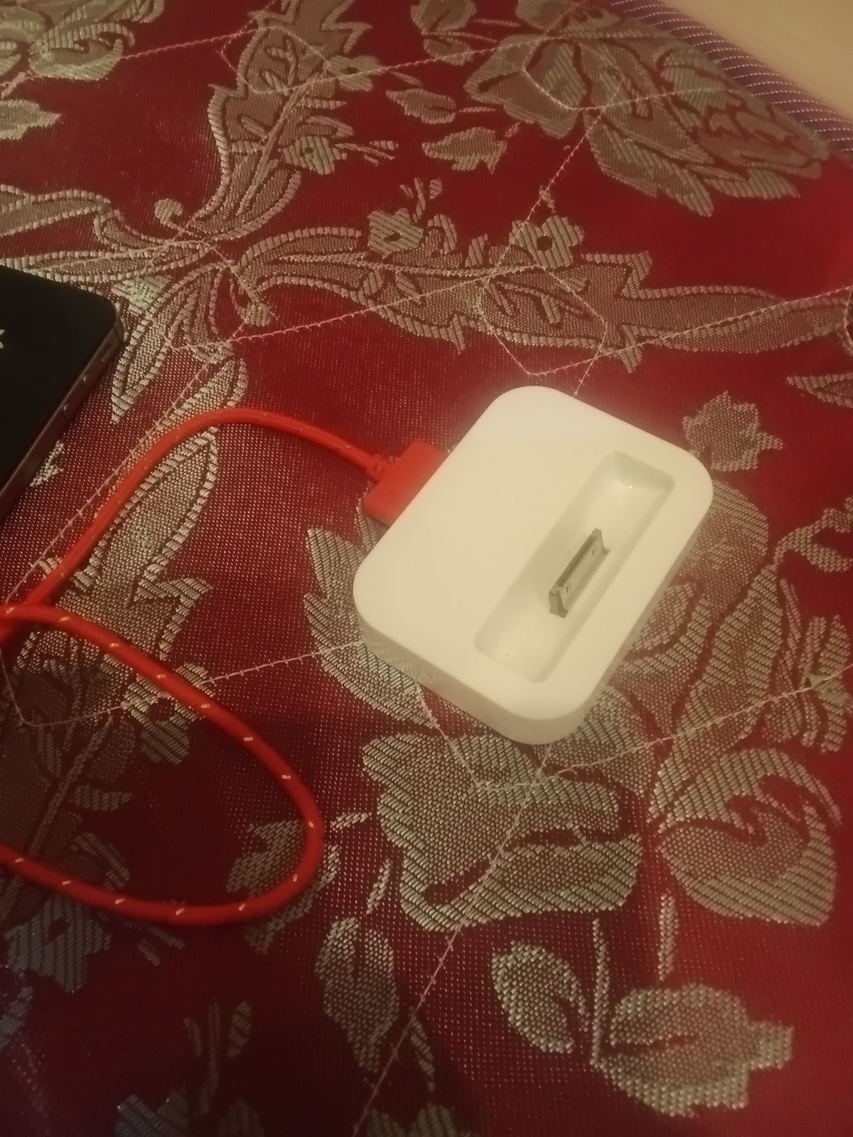 Продам iPhone 4s