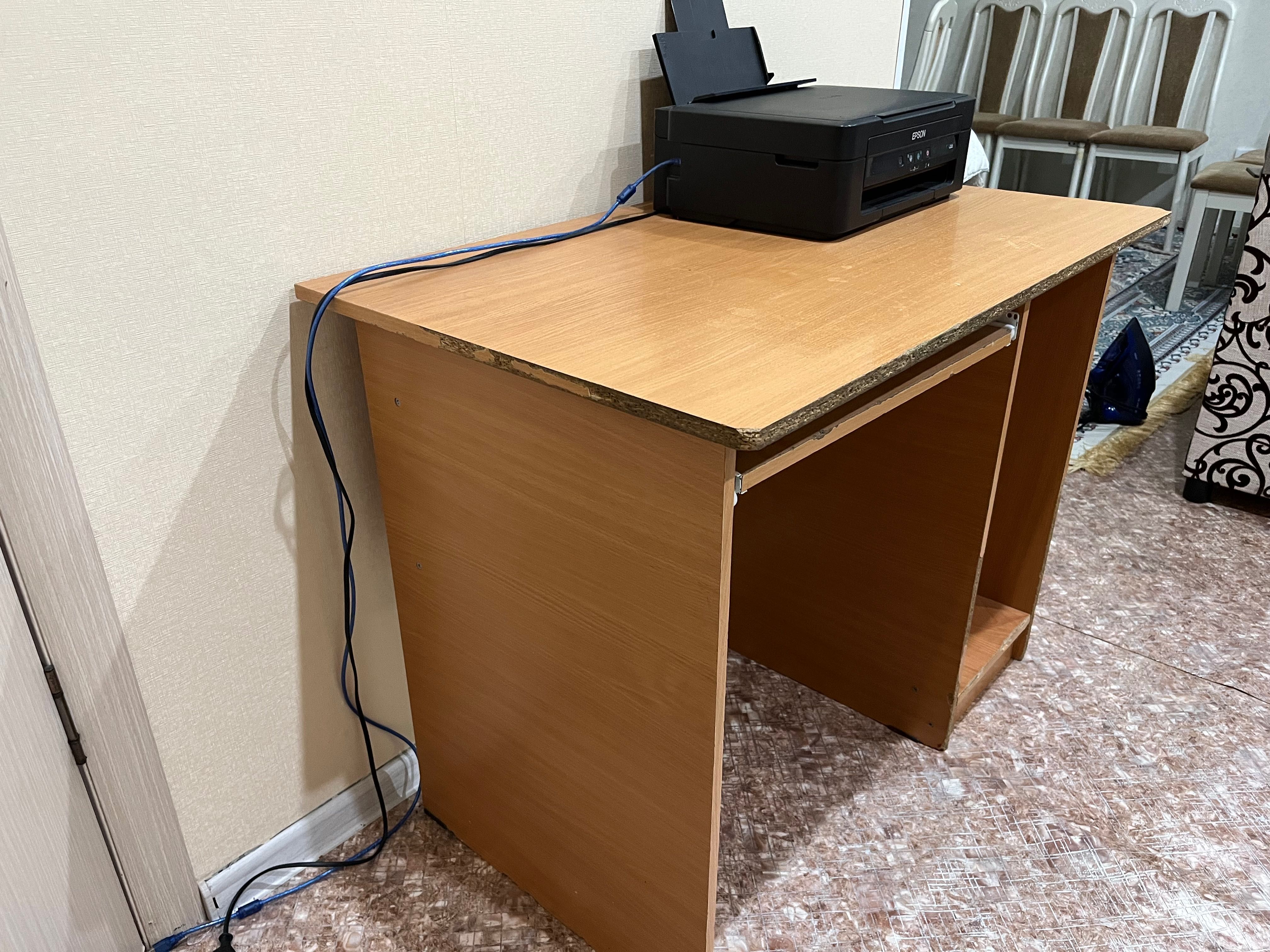 Компьютерный стол
