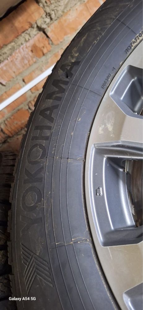 Продам Шины 285:60R18 зима 4 шт
