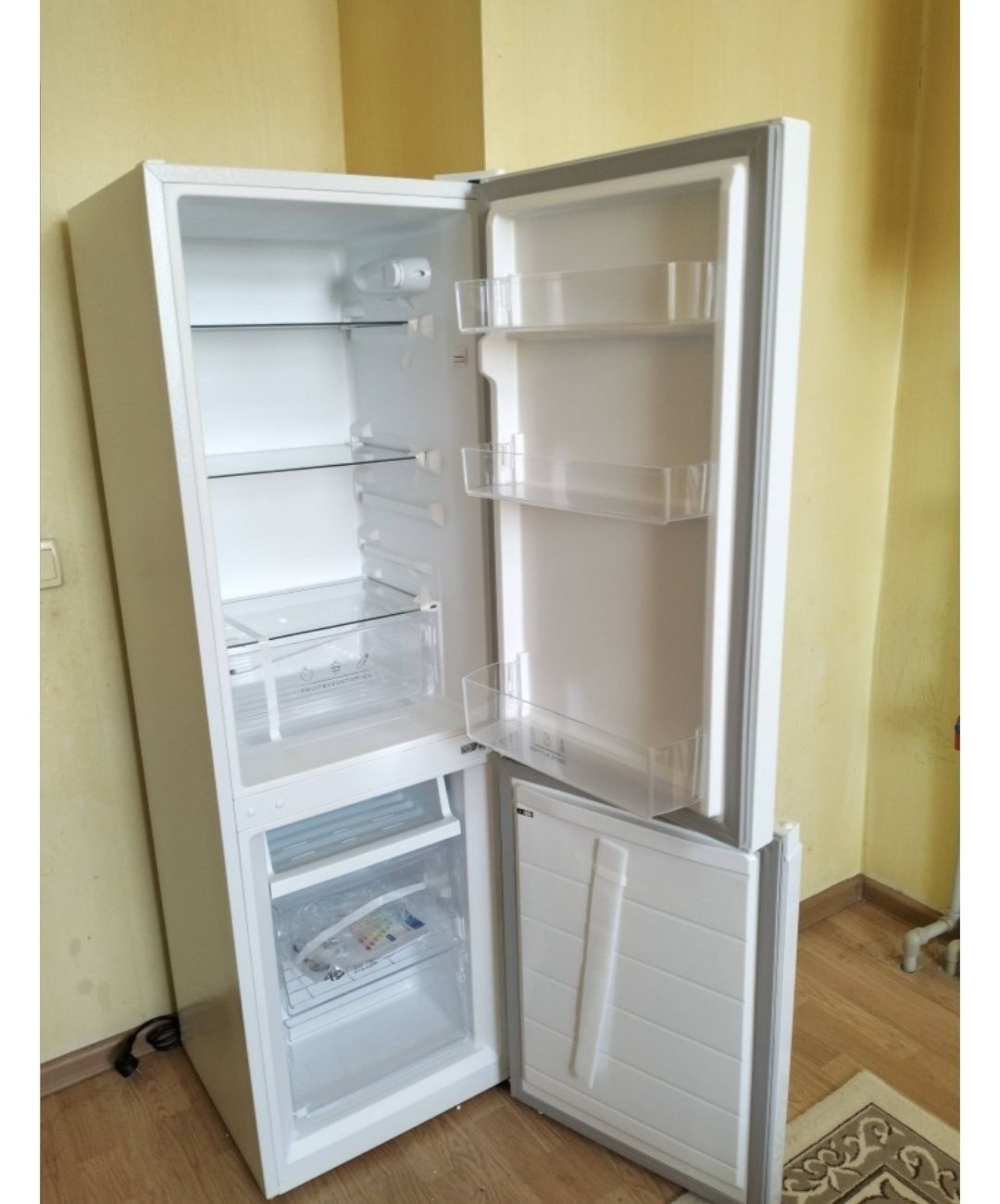 Холодильник AVA BFDF-180MW