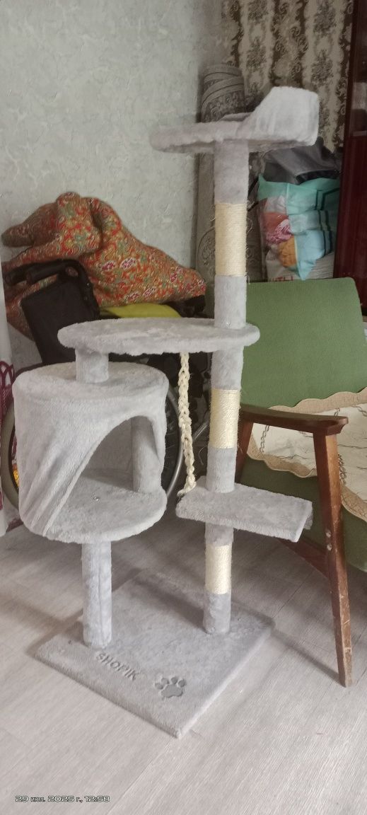 Продам кошачий домик.