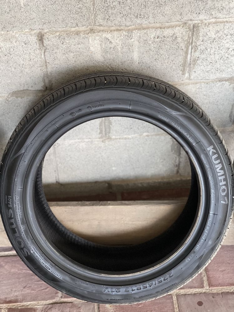 Продам шины 3 шт Kumho