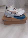 ASICS сатылады 15 000