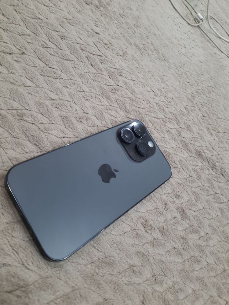iPhone 14 pro…..